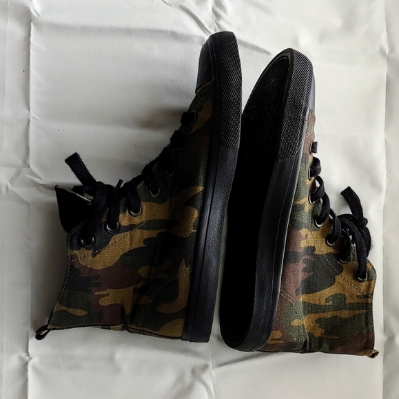 Mossimo Canvas Hi Tops - Picture 3 of 4